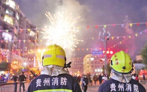 芶江镇 灯会庆佳节 消防保平安